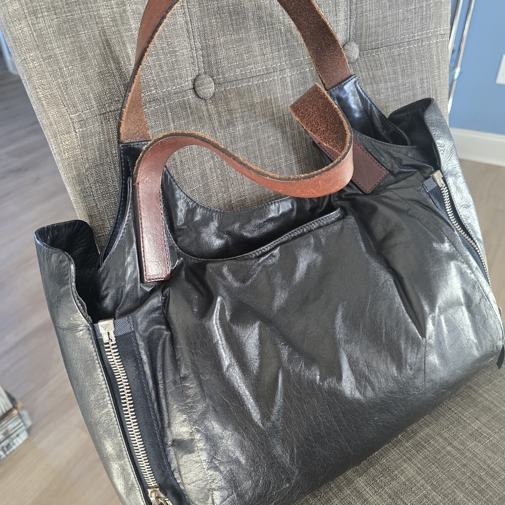 Elegant Celine Black and Brown Leather Tote Bag - Picture 6 of 15